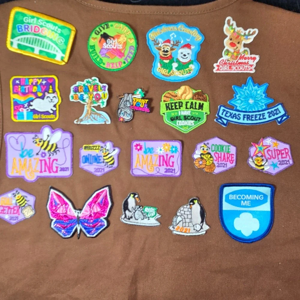 Girl Scouts USA Central Texas Brownie Vest Troop 2118 Brown Patches Pins Uniform